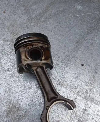 BMW X5 F15 Piston with connecting rod