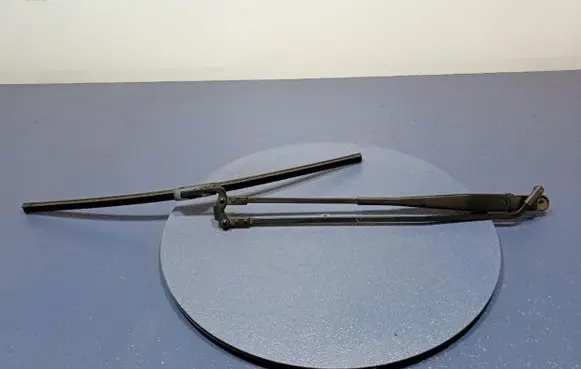 Audi 100 C1 Front wiper blade arm
