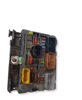 Citroen C5 Fuse module 9666700180