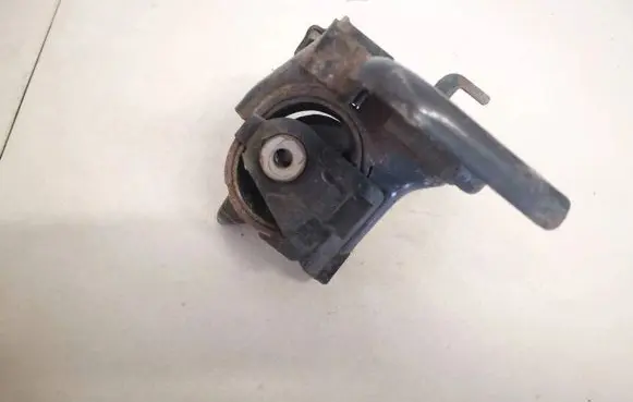 Engine mount bracket