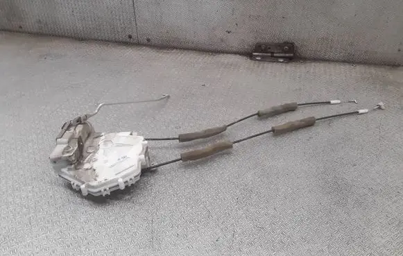 Honda FR-V Front door lock