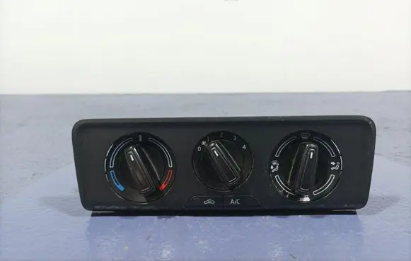 Skoda Fabia Mk3 (NJ) Climate control unit
