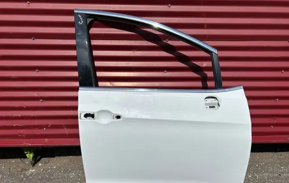 Chrysler Pacifica Front door