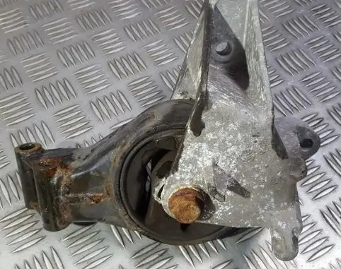 Opel Insignia A Engine mount bracket C2509M VO5932