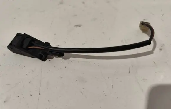 Volkswagen Touareg I Windshield washer spray nozzle 8e0955986