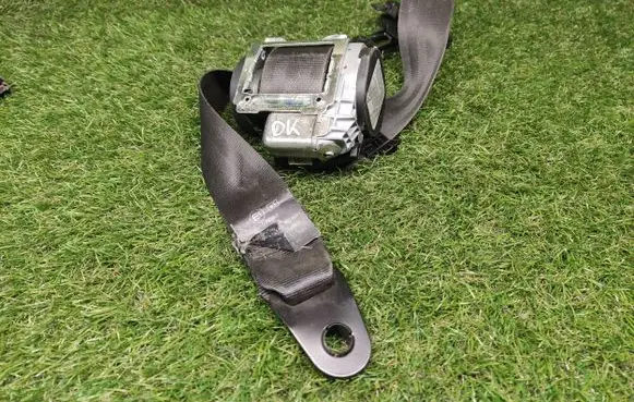 Land Rover Discovery 3 - LR3 Front seatbelt 8H2261294ACW