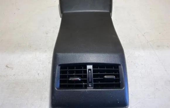 Rear air vent grill