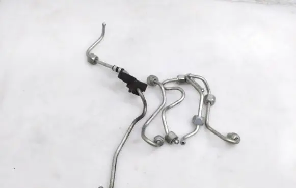 Opel Movano B Fuel injector supply line/pipe 