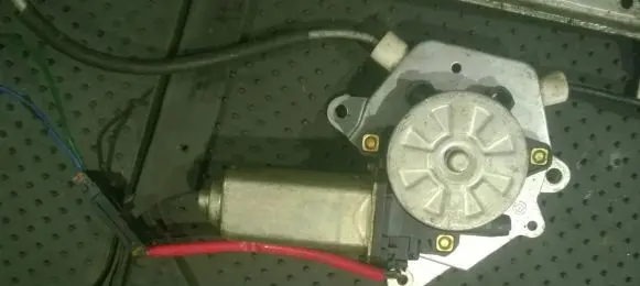 Nissan Almera Front door window regulator motor 80730 MMR511