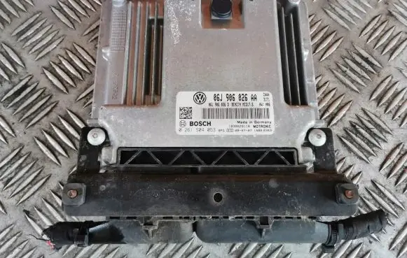 Volkswagen Tiguan Engine control unit/module 06J906026AA