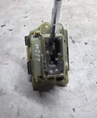 Mercedes-Benz E W211 Gear shifter/selector A2112673124 031822813 311923S13