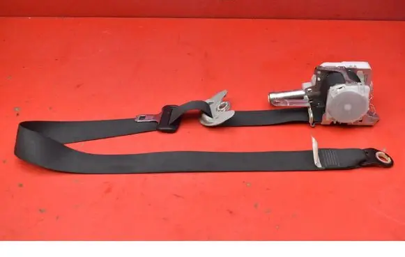 Toyota Auris E180 Front seatbelt 7P1770P
