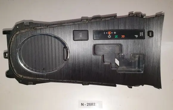 Toyota Avensis T270 Gear shifter surround trim plastic 5562505020