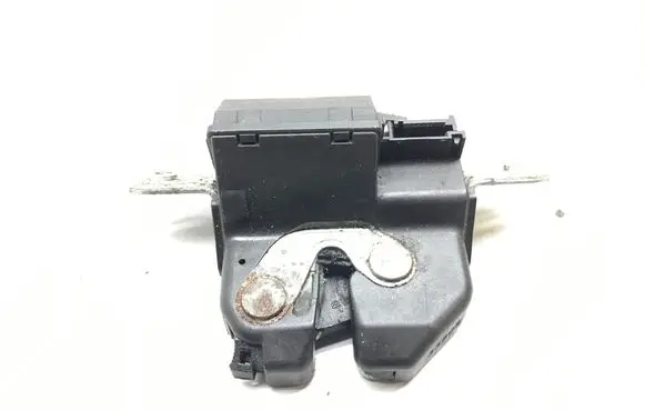 Loading door lock
