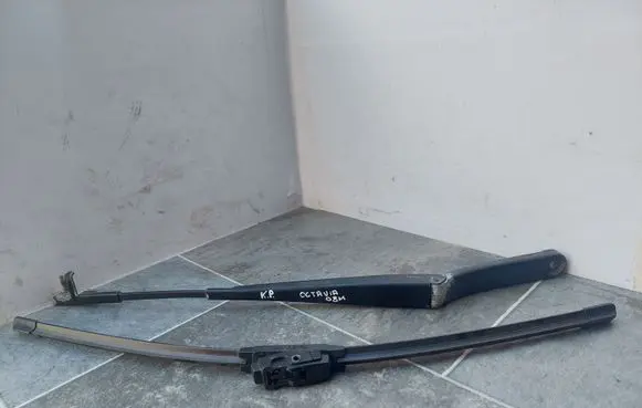 Skoda Octavia Mk2 (1Z) Front wiper blade arm 1Z1955409A