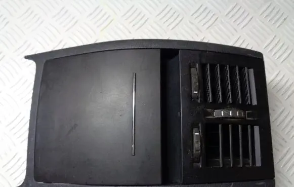 Skoda Octavia Mk2 (1Z) Rear air vent grill 1Z0819203 1Z0863284