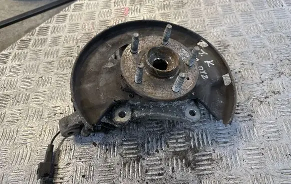 Opel Astra J Front wheel hub