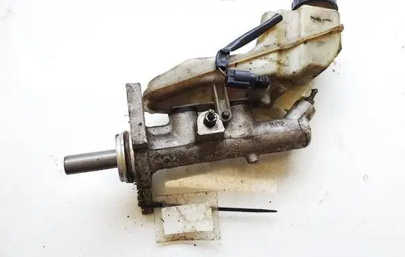 Toyota Corolla E120 E130 Master brake cylinder 744712514