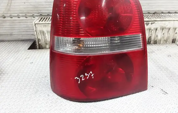 Volkswagen Touran I Rear/tail lights 1T0945095C