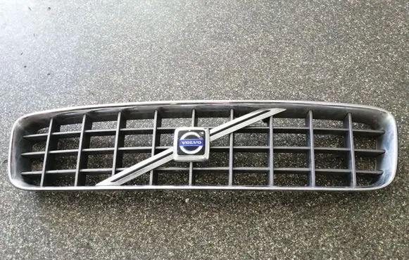Volvo XC90 Front bumper upper radiator grill 8620641