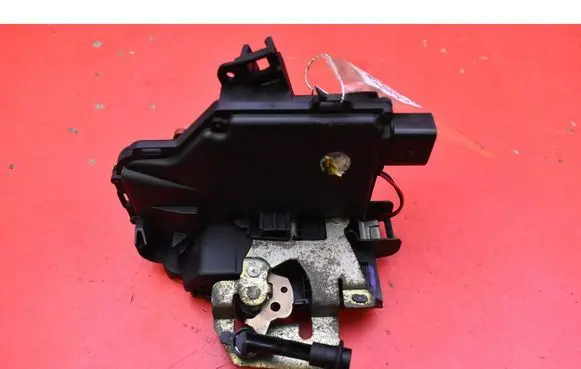 Audi A2 Front door lock 8Z1837016C