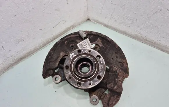 Front wheel hub