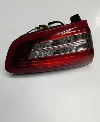 Tailgate rear/tail lights