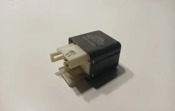 Toyota Land Cruiser (BJ70) Other relay 9098704002