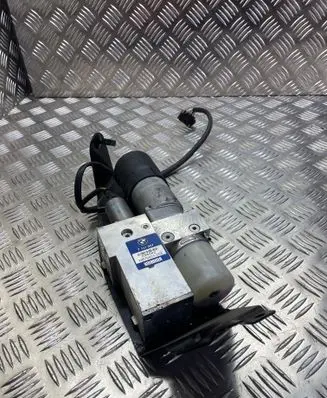 BMW 5 E60 E61 Tailgate hydraulic pump motor 7111867 HB70401002 034582