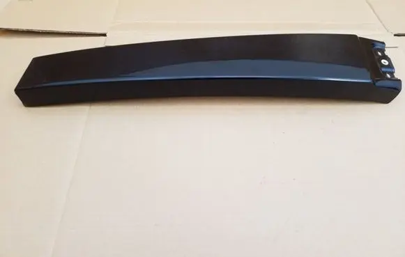 Volkswagen Touareg I Front door glass trim molding 7L6853318D