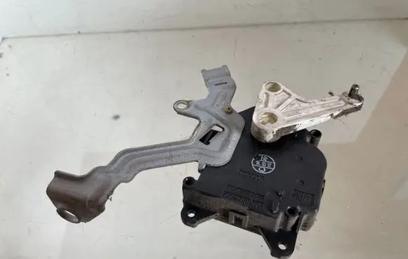 Toyota Avensis Verso Air flap motor/actuator 0637008610 10C2811 PBGF20M20