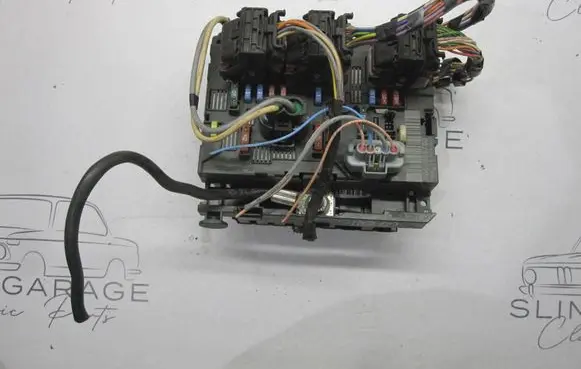Peugeot 207 Fuse module 9664055780 13385272