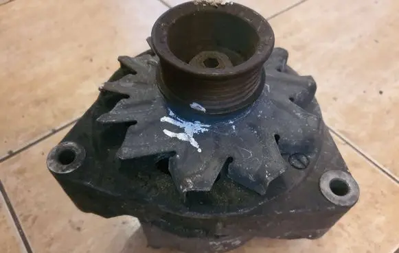 Mercedes-Benz E W124 Generator/alternator 0120489323