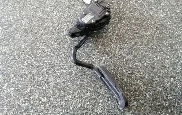 Volkswagen Sharan Accelerator throttle pedal 7M1721603A
