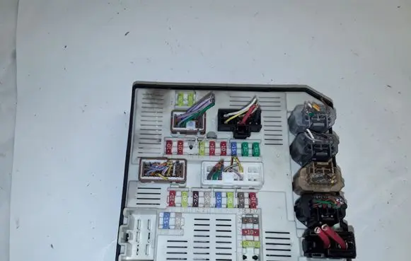 Renault Megane III Fuse module 284B60008RE USMBD95L1