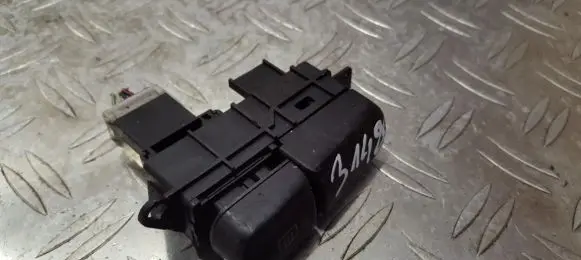 Mitsubishi Carisma Windscreen/window heater switch