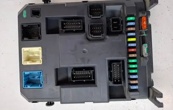 Citroen C3 Fuse module 9666952180