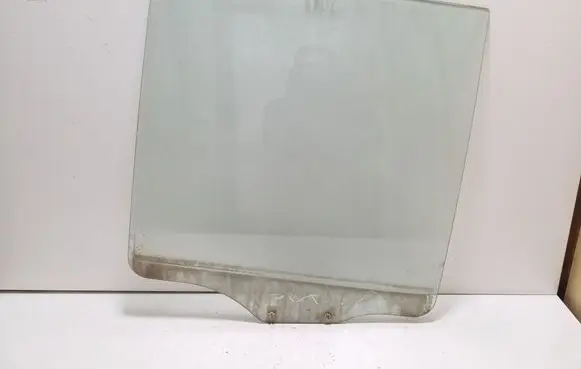 Mitsubishi Pajero Rear door window glass