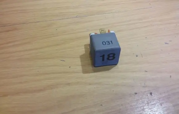 Volkswagen PASSAT B3 Other relay 191937503