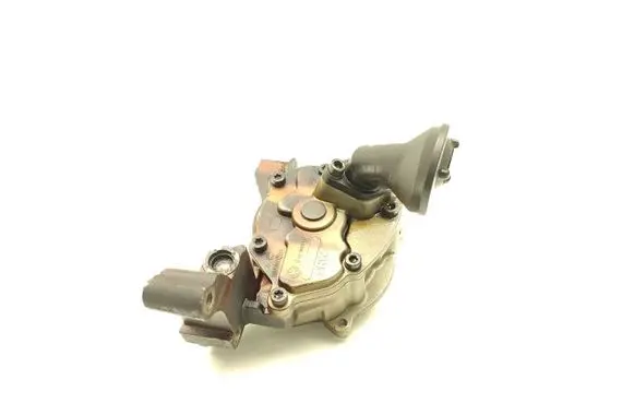 Volkswagen Golf V Oil pump 03C115121C 03C115251M