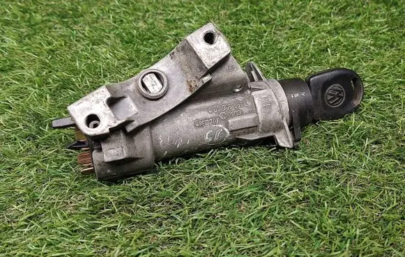 Volkswagen Golf IV Ignition lock 4B0905851C