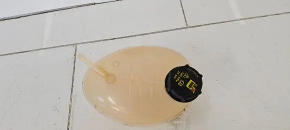 Ford Ka Coolant expansion tank/reservoir GN118A080A