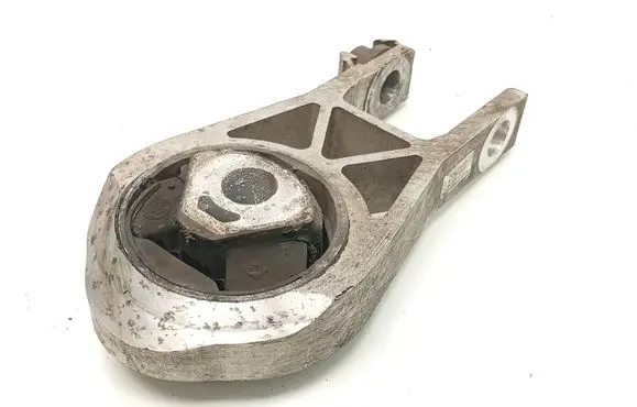 Engine mount vacuum valve