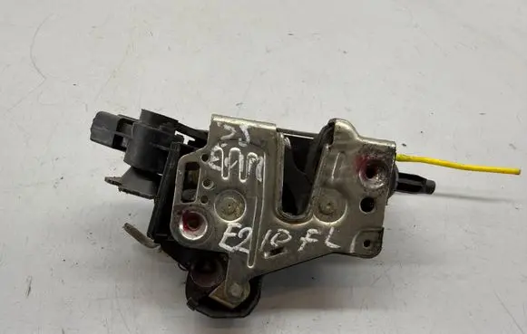 Mercedes-Benz E W210 Front door lock 2027203545