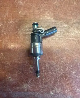 Hyundai Tucson TL Fuel injector 353102M417