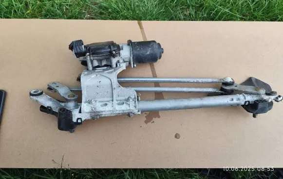 Mazda 3 II Front wiper linkage and motor 901923 9X24B108