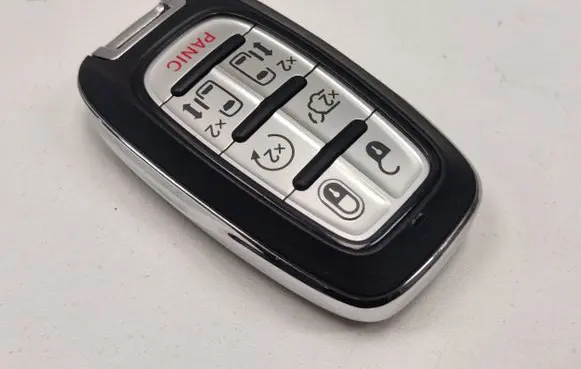 Chrysler Pacifica Ignition key/card 68217832AC