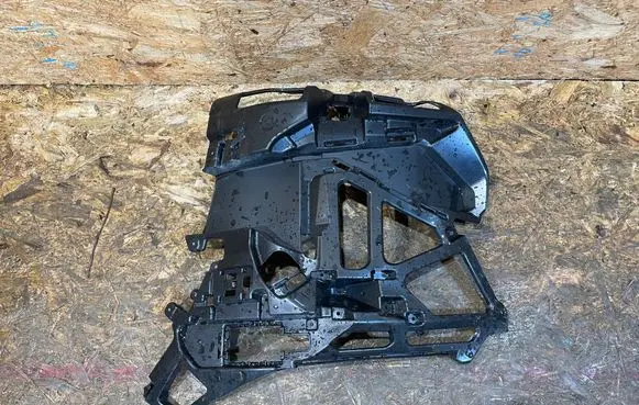 Front bumper mounting bracket