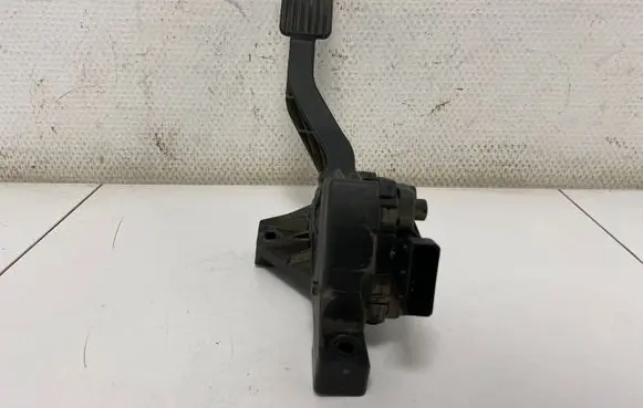 Mitsubishi Colt Accelerator throttle pedal MN125792 A4543000304 6PV00886600