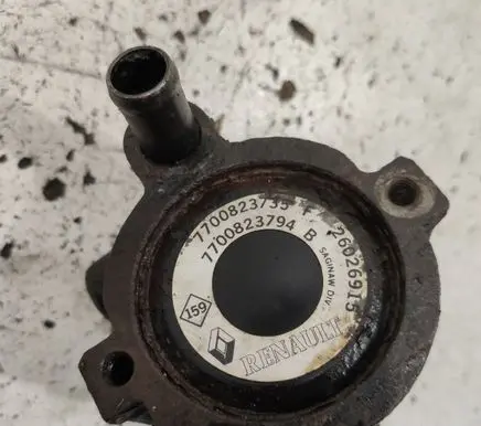 Renault Laguna I Power steering pump 7700823735